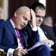 Moartea, mai dulce decât lipsa speranţei * Suceava este primul oraş închis, din motiv de molimã, din România ultimelor decenii. Acolo au murit, din vinã de virus, de prost mangement, de ilegalitãţi cumulate, zeci de...