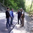 Cel mai frumos drum dintre cele pe care le avem în lucru a ajuns la faza în care se asfalteazã! A început asfaltarea Drumului Judeţean 671E, de-a lungul Cheilor Coşuştei Preşedintele Consiliului Judeţean Mehedinţi, Aladin Georgescu, a mers zilele trecute pe DJ 671E, acolo unde a început asfaltarea celor 18,5...