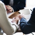 Grele timpuri Se discutã de ceva vreme despre alegerile locale. S-a stabilit şi data: 27 septembrie. Dacã te gândeşti bine, mai avem fix douã luni pânã atunci. August vine ca mâine, cãldurã...