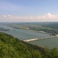 50 de ani de la începutul producţiei de energie electricã la Hidrocentrala Porţile de Fier I Zilele trecute au fost emblematice pentru energetica româneascã. Ne referim, mai precis, la data de 14 august 1970, care a fost încã o datã de referinţã pentru hidroenergetica româneascã...