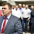    Preşedintele Consiliului Judeţean Mehedinţi, Aladin Georgescu, şi-a depus dosarul pentru candidatura la alegerile locale din 27 septembrie pentru un nou mandat de preşedinte al Consiliului Judeţean Mehedinţi, împreunã cu...
