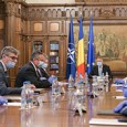                * În condiţiile în care lumea s-a resemnat cu fenomenul noilor asalturi ale… noului coronavirus şi nu prea le bagã în seamã, ce subiecte par sã ocupe mai nou...