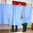 Ieşim sau nu ieşim la vot? Dacã nu ne prezentãm duminicã la vot, sau ne prezentãm doar o micã parte a celor cu drept de vot, vom trãi cu toţii o situaţie paradoxalã şi inconfortabilã...