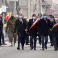             Hai sã dãm mânã cu mânã, cei cu inima românã, sãrbãtoarea sã uneascã toatã suflarea româneascã! Aşa grãiau, mã fraţilor, oficialii, de ziua noastrã naţionalã, de îţi venea sã-i...