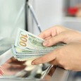 Închiderea marilor pieţe financiare, cu ocazia trecerii între ani, nu a provocat şi oprirea calculatoarelor, care au continuat să tranzacţioneze cripto-monede Bitcoin depăşea, în premieră, la jumătatea lui decembrie, pragul...