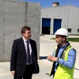 Sucã şi nea ministru Popescu , gunoaiele di la nasu lu’ nea prefectu şi ceata conselerilor Muicããã, sã umflarã muşchii pe nea Popescu, dupã ce i-a luat noul guvern din jucãrii, ceva de speriat. Sã ceartã cu Nãsui, îl ceartã şi pe Câţu, praf îi...
