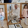 Sub acest generic, cu subtitlul (şi nu numai), sala “Gheorghe Anghel” a Palatului culturii din Drobeta Turnu Severin a gãzduit joi, 13 mai, vernisajul unei expoziţii de… artã plasticã, sã-i...